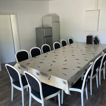Ferienzimmer Mit Zwei Einzelbetten Und Gemeinschaftkueche Warnow  Exterior foto