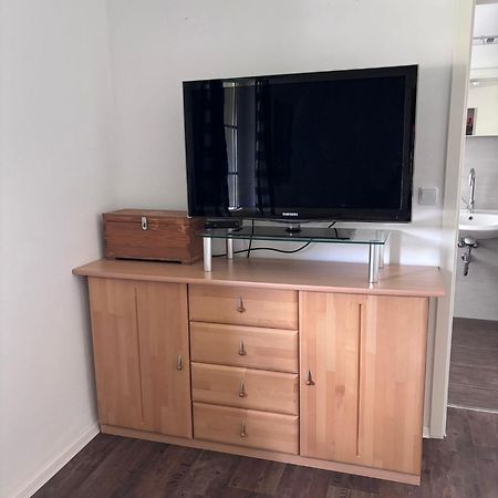 Ferienzimmer Mit Zwei Einzelbetten Und Gemeinschaftkueche Warnow  Exterior foto